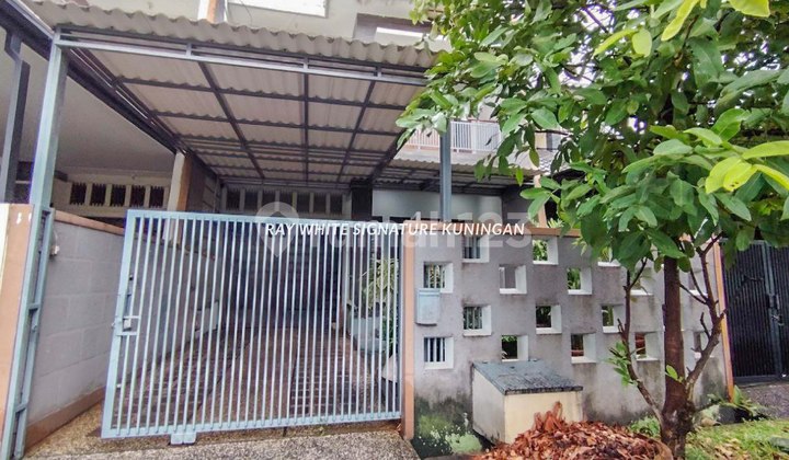 Disewakan Townhouse di Tanjung Barat Lokasi Strategis dekat Aeon Mall