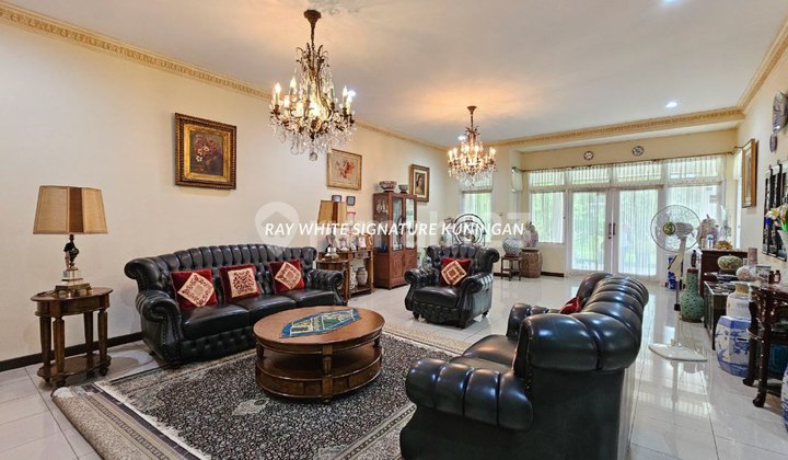 Rumah Luas & Siap Huni Lokasi Premium di Jl. Patiunus Kebayoran Baru Rumah Luas & Siap Huni Lokasi Premium di Jl. Patiunus Kebayoran Baru