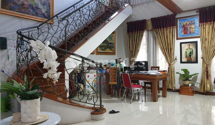 Rumah Tinggal dengan Taman Luas di Sutami Bandung Rumah Tinggal dengan Taman Luas di Sutami Bandung