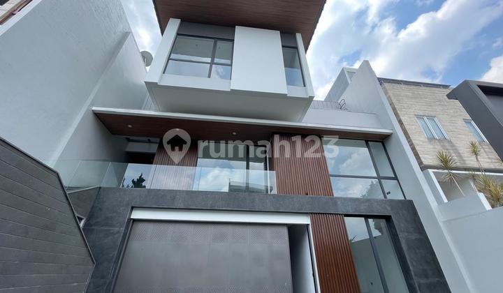 New Beautiful House Price Drop in Setraduta Bandung