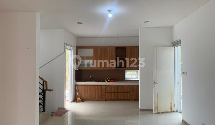 Sell Semi-Furnished Villa House in Dago Pakar Resort 2