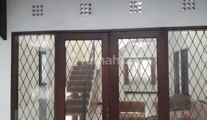 Jual Rumah 2 Lantai Di Setra Duta Bandung