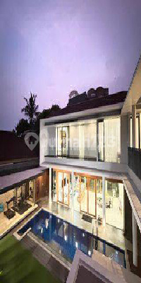 Rumah Mewah Dengan Kolam Renang & Sauna Di Sukamulya