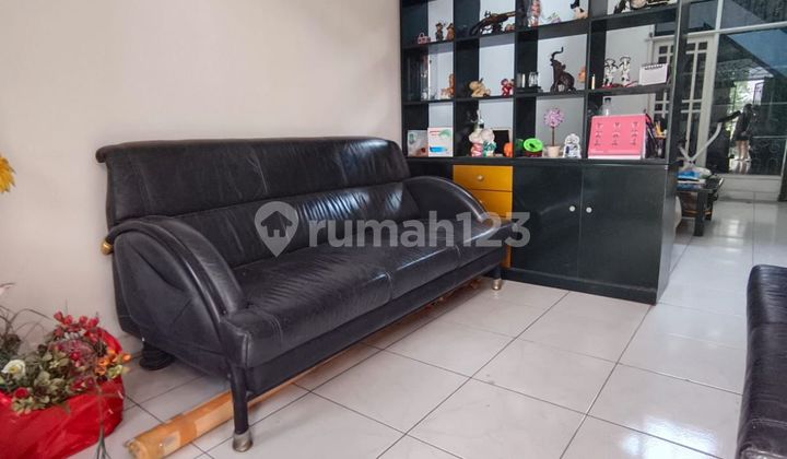 Dijual Cepat Rumah Semi Furnished 2 Lantai di Modernland Tangerang 2