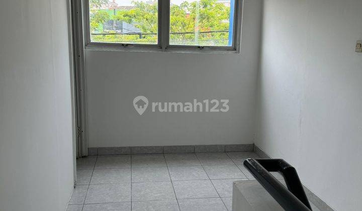 Ruko 2 Lantai Baru Renovasi Dan Cat Siap Huni Lokasi Strategis 2