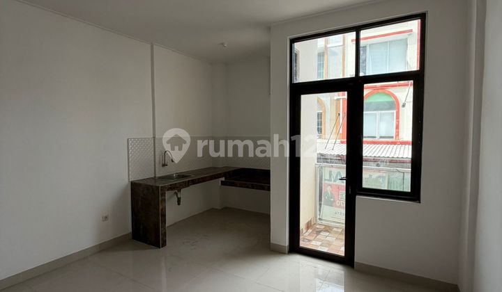 Quick Sale: Newly Renovated 3-Story Shop House in Taman Palem, West Jakarta 2