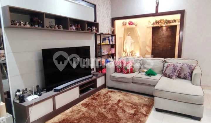 Turun Harga Rumah 2 Lantai Full Furnish di Taman Villa Meruya Jakbar