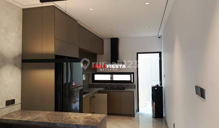 Rumah 2 Lantai Furnish Cantik Cluster Ekslusif Metland Cyber Puri 1