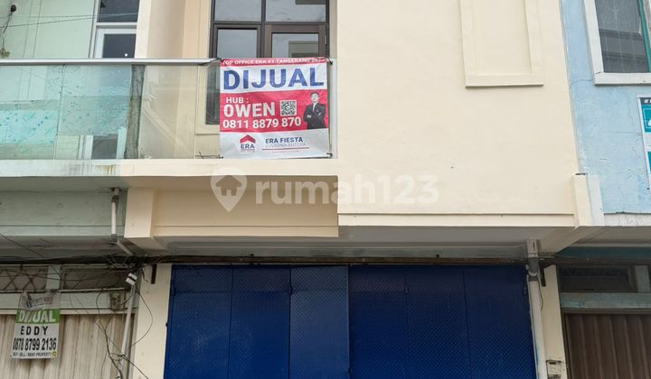 Quick Sale: Newly Renovated 3-Story Shop House in Taman Palem, West Jakarta 1