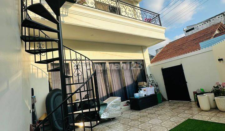 Rumah 3 Lantai di Jalan Lombok Dekat Dengan Fasilitas Area Kota 1