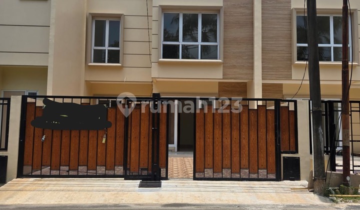 Ready to Occupy House in Sector 7 A, Gading Serpong, Northwest Facing