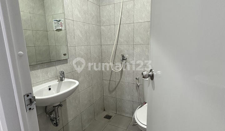 Two-story shophouse, Anggrek Loka65 BSD, strategic location, ready to use. 2