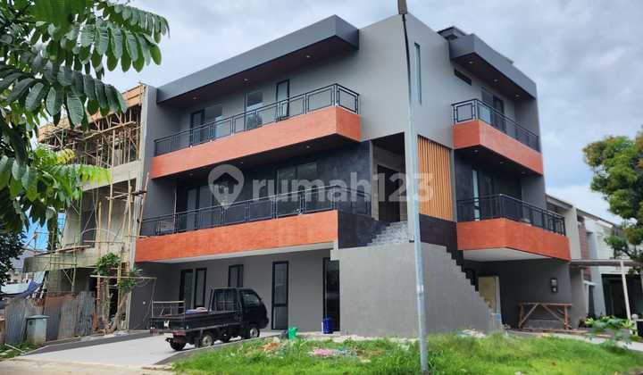 Rumah Sutera Feronia 248m Hoek ada lift siap huni 1