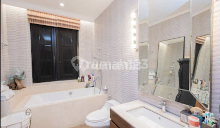 kamar mandi rumah cluster emerald cove summarecon