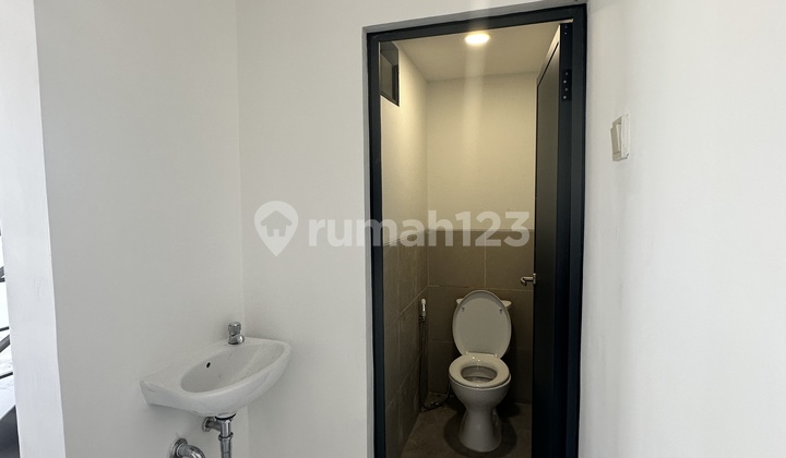 Affordable Warehouse 9x36.5 Duta Indah Starhub Baru 3 In 1 3 Floors Near Soekarno Hatta Airport