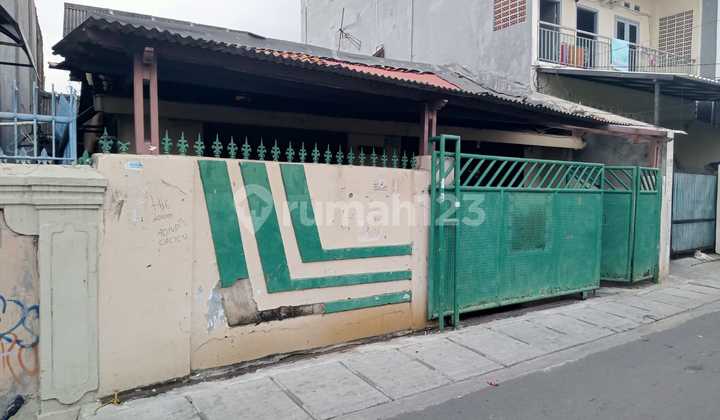 House for Sale in Kemayoran with Car Access 2