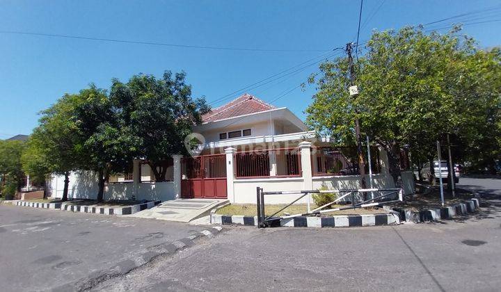 Rumah Mewah Posisi Pojok Siap Huni Lokasi Manyar Kartika Timur 1