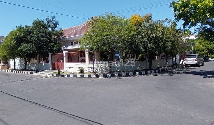 Rumah Mewah Posisi Pojok Siap Huni Lokasi Manyar Kartika Timur 5