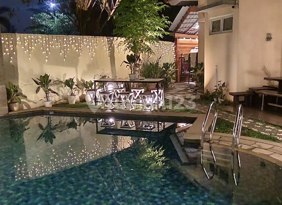 Jual Cepat. Rumah Bagus di De Latinos. Bsd. Tangerang. Cantik. Murah. Turun Harga. Paviliun. Kolam Renang. Dekat Tol Jual Cepat. Rumah Bagus di De Latinos. Bsd. Tangerang. Cantik. Murah. Turun Harga. Paviliun. Kolam Renang. Dekat Tol