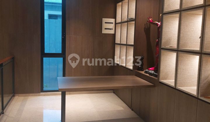 Jual. Rumah Sultan Di Lyndon. Navapark. Bsd. Selatan. Full Furnished. Interior Cantik. Harga Kompetitif. Ppjb 2