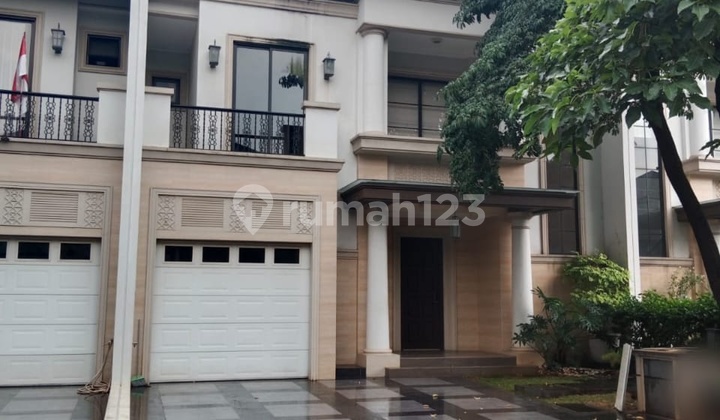 Dijual Rumah Cantik dengan Kolam Renang. Jadeite, De Park. Bsd Tangerang. Semi Furnished. PPJB. Selatan