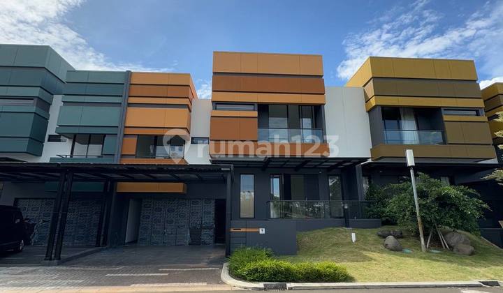 View Danau. Langka. Rumah di Cluster Mozart. Gading Serpong. Tangerang. Bagus Mewah dengan Private Pool