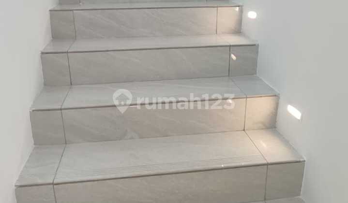 Dijual Cepat. Rumah Bagus Cantik. Mozia. Bsd City. Tangerang. Selatan. Ppjb. Semi Furnished. Hadap Taman. Row 3 Mobil. Jual Rugi. Kompetitif. 2