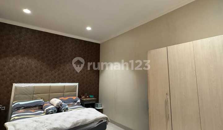 Quick Sale. Nice House In De Latinos. BSD. Tangerang. Beautiful. Cheap. Price Drop. Pavilion. Swimming Pool. Near Toll Road. 2