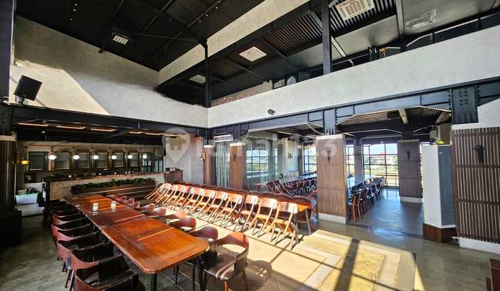 Ex Restaurant Building in Upper Semarang Area Includes Tables, Chairs, Air Conditioning, Restaurant Equipment