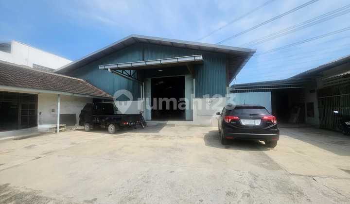 Warehouse with Regional Office in Kaligawe Semarang, Container Access Available. 1