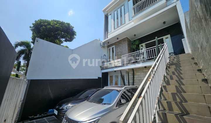 Dijual Rumah Cantik di Ngaliyan Semarang Full Furnished 3 Lantai 1