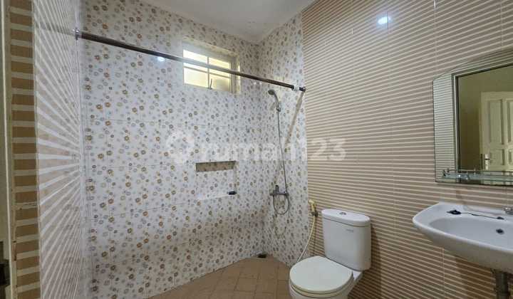 Disewakan Rumah Furnished 2 Lantai di Graha Padma Semarang 2