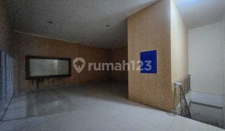 Dijual ruko mandiri bagus lebar dengan area parkir luas tengah kota Semarang 2