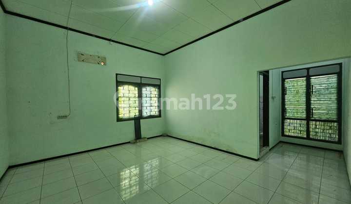 For Rent: House with Spacious Yard in Puri Anjasmoro, Semarang 2