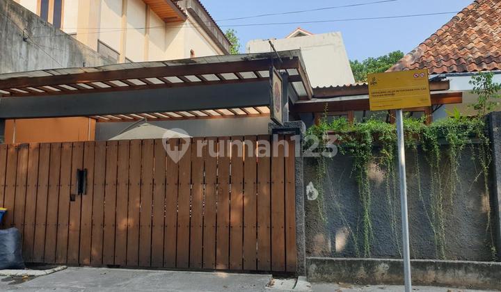 Exclusive House in Setiabudi South Jakarta, Price Close to NJOP! 2