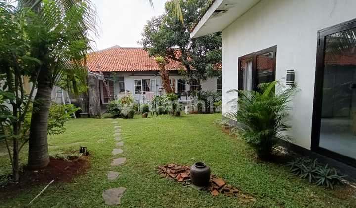 Dijual Cepat Rumah di Kemang,Terdapat Halaman Luas Dijual Cepat Rumah di Kemang,Terdapat Halaman Luas