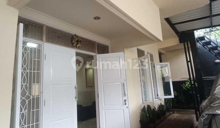 Dijual Rumah Siap Huni dan Strategis di Komplek Terdepan Cinere