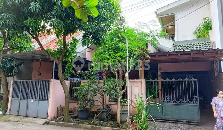 "Complete Package Within the Complex – House, Boarding, Pavilion, And Great Potential!"