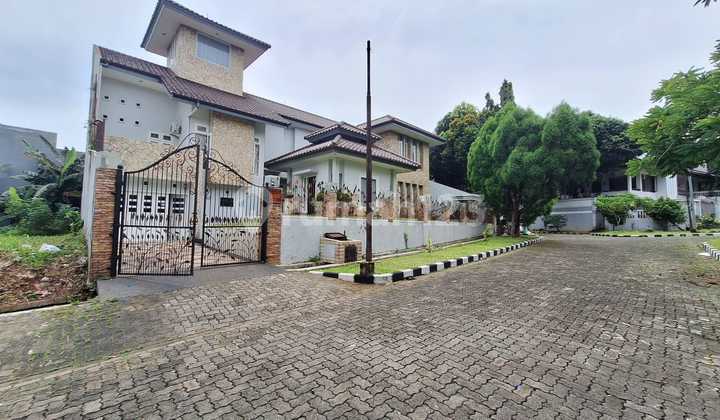 Rumah Eksklusif di Cinere, Luas Terdapat Kolam Renang Rumah Eksklusif di Cinere, Luas Terdapat Kolam Renang