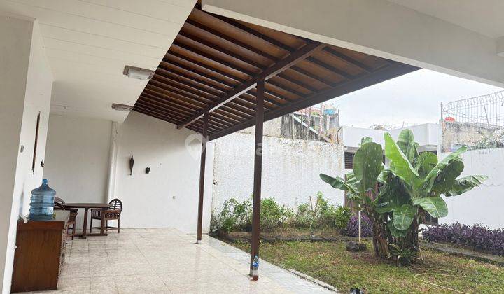 Rumah Bagus Didalam Komplek Di Daerah Mampang Dengan Halaman Belakang  1