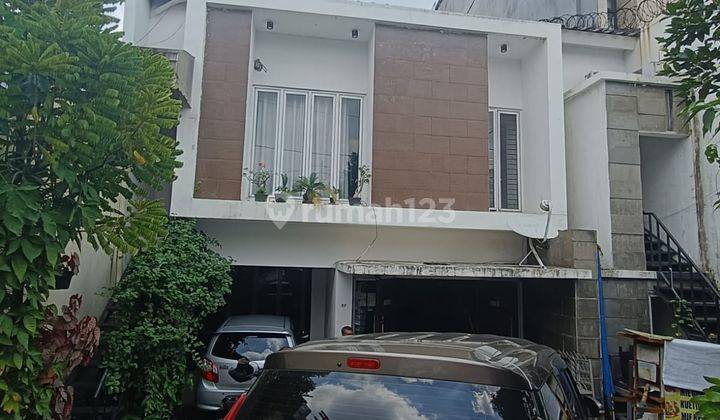 Rumah Di Pinggir Jalan Lokasi Strategis Di Kebayoran Baru,cocok Untuk Usaha 1