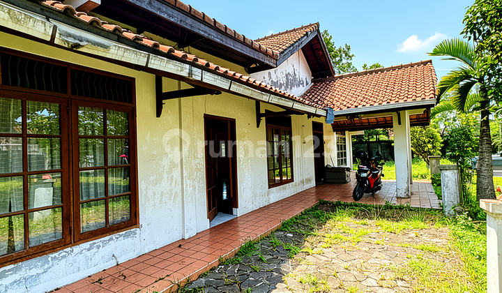 Dijual Villa Hitung Tanah dengan Lahan yang Luas di Parung