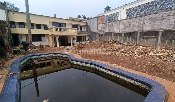 Rumah 2 Hitung Tanah Lantai Dengan Kolam Renang Pribadi,harga  Mendekati Njop 1