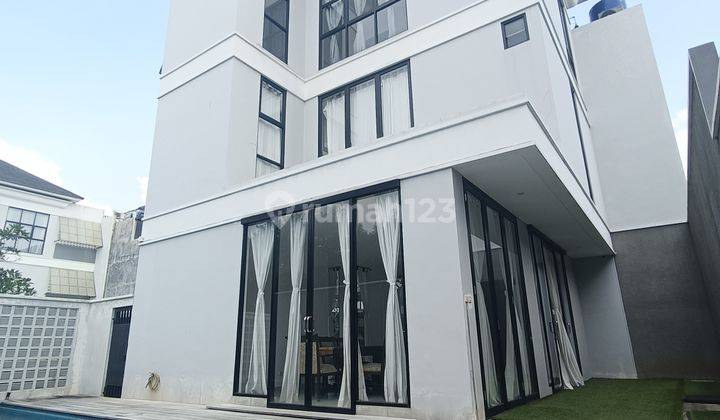 Rumah Dengan Disain American Style Dengan Swimming Pool,lingkungan Tenang Di Area Strategis Jaksel 1