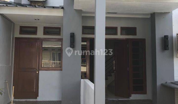 Rumah 2 Lantai Dalam Komplek Akses Dan Lokasi Bagus 2