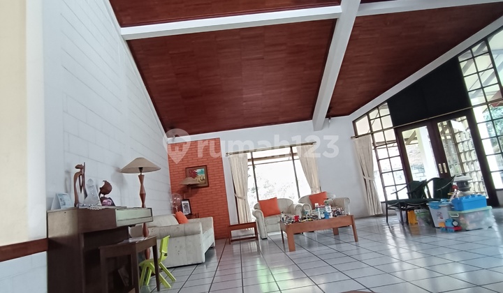 Dijual Rumah Terawat,etnik Dengan Disain Yg Cantik Dan Halaman Yg Luas