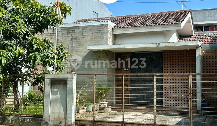 Rumah dengan Tanah 250 di Jalur Utama