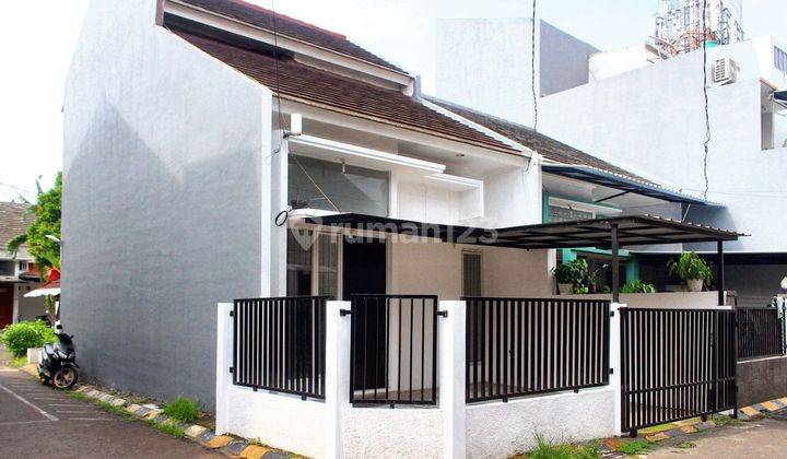 Rumah Posisi Hook Unfurnished di Daerah Depok 2