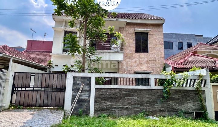 Rumah dengan LT 200, Row Jalan Lebar, Lingkungan Nyaman