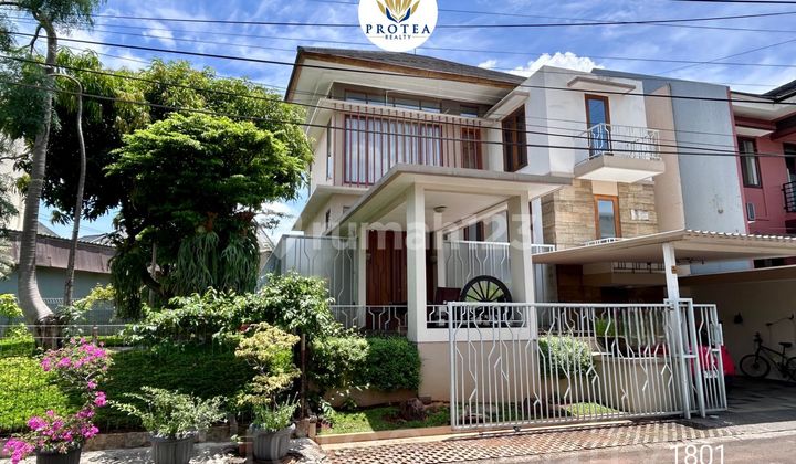 Rumah Minimalis Modern Split Level di Nusa Loka